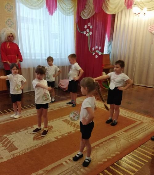 День Матери - это тёплый, сердечный праздник. 01