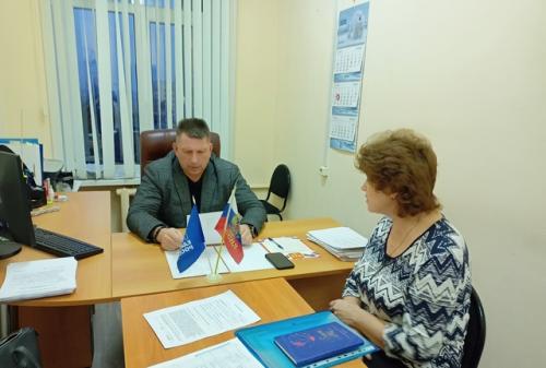 Вчера провел прием граждан в общественной приемной первомайского местного отделения партии Единая Россия. 01