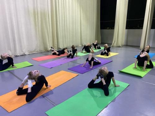 10 октября в КДЦ Юбилейном прошел мастер класс на тему фитнес - аэробика от творческой студии союз. 03 10 октября в КДЦ Юбилейном прошел мастер класс на тему фитнес - аэробика от творческой студии союз. 03