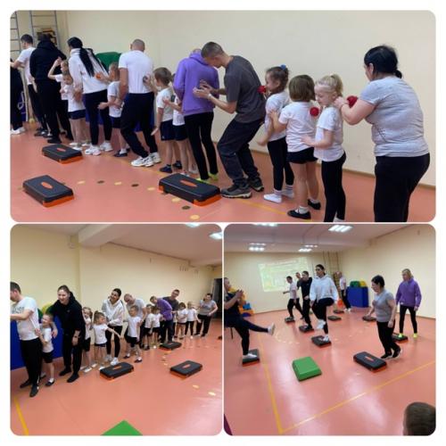 В рамках единого родительского дня прошёл мастер - класс для родителей и детей по детскому фитнесу Путешествие в Город Фитнесград. 02