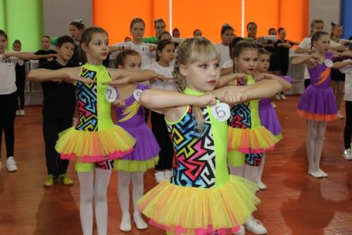 В обновленном гимнастическом зале центра детского творчества 11 ноября прошел городской фестиваль по фитнес - аэробике Трофи - Фитнес. 03