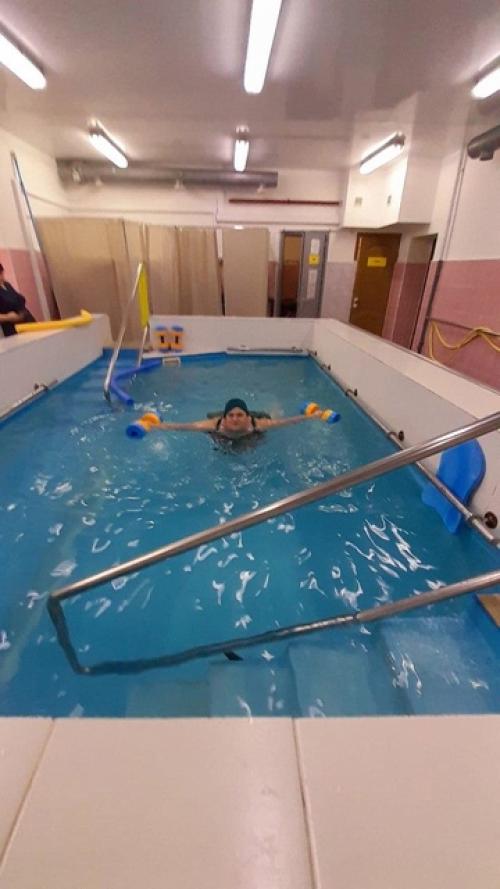 Плавание - одно из естественных физиологических состояний человека, ведь в утробе матери плод находится в водной среде. 01