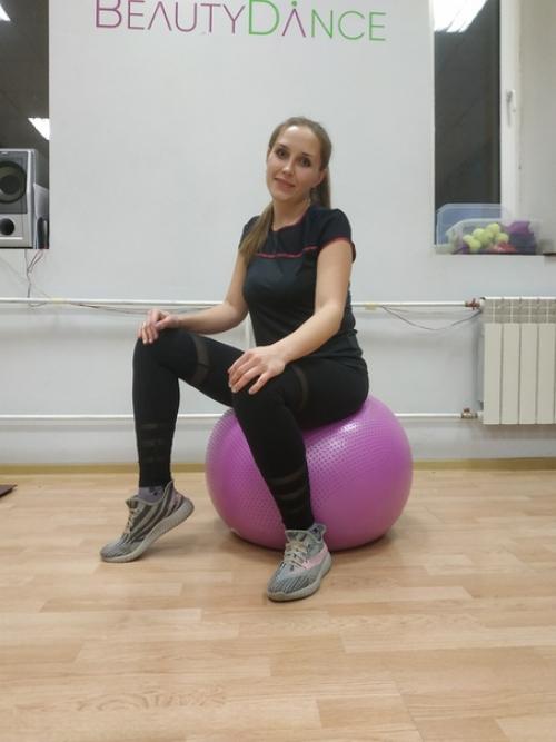 Тренировка вчера прошла на отлично с любимым тренером Анной костаковой в студии фитнеса Beautyfit, к которой я хожу неизменно уже третий год. 01