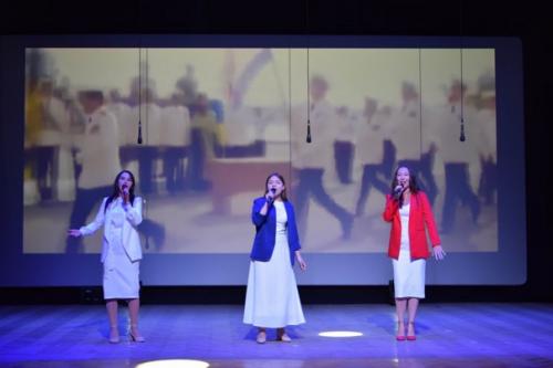 В районном доме культуры состоялся театрализованный концерт посвященный дню героев отечества. 01