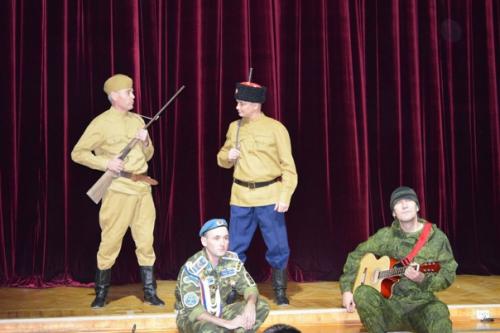 В районном доме культуры состоялся театрализованный концерт посвященный дню героев отечества. 03