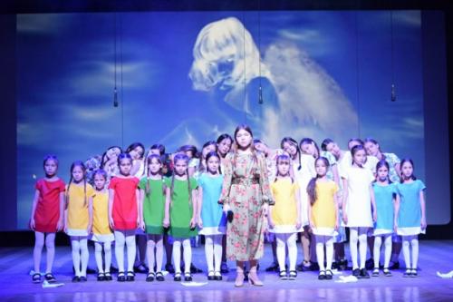 В районном доме культуры состоялся театрализованный концерт посвященный дню героев отечества. 04