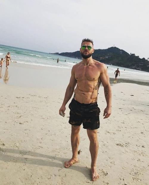 Каким тогда должен быть спортсмен, если это актер? 07