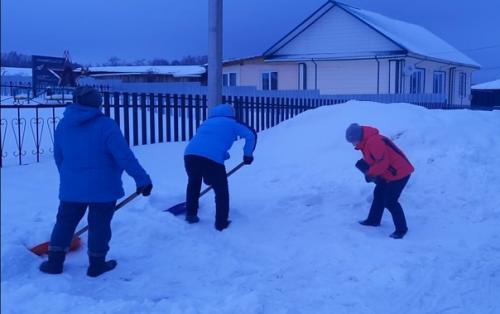 При сельском клубе работает любительский клуб ЗОЖ, которую посещают люди разных возрастов. 01 При сельском клубе работает любительский клуб ЗОЖ, которую посещают люди разных возрастов. 01