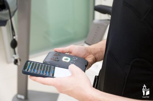 Специалисты самгму с партнером ООО Миобриз разработали уникальный физиотерапевтический костюм с мобильным приложением для спорта и реабилитации. 02