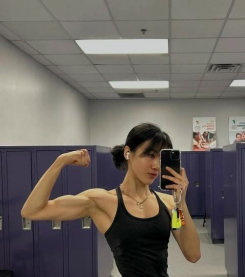 Топ - 3 упражнения на руки дома - без гантелей и зала.

