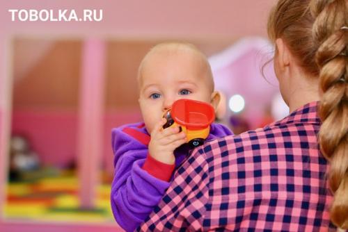 В Тобольске открылся новый фитнес - проект, который позволяет мамам вместе с детками от рождения до семи лет заниматься вместе. 04