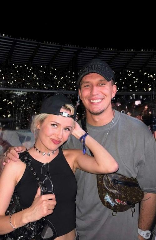 Громкая новость года: Дима Масленников и Клава кока официально объявили о предстоящей свадьбе.  