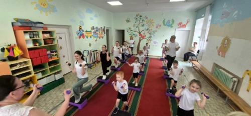 Весёлый Фитнес с Мамой. 01