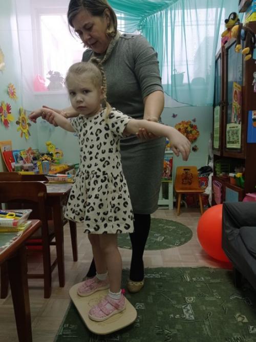 Доска балансировочная бильгоу это нейро тренажер для развития мозжечковой стимуляции мозга ребенка. 01