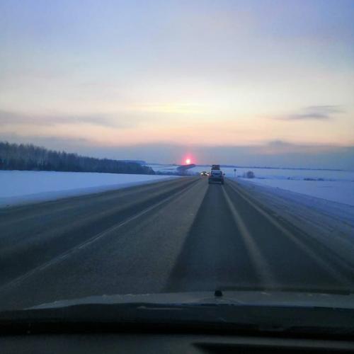 Старый анекдот про жену военного, которая обжилась, пока ехала в трамвае, со временем обнаруживает в себе совсем уж сакральный смысл. 05