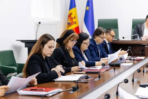 На заседании исполнительного комитета приняли важное решение о распределении капитальных инвестиций на 2024 год в размере 8, 9 миллиона леев. 05