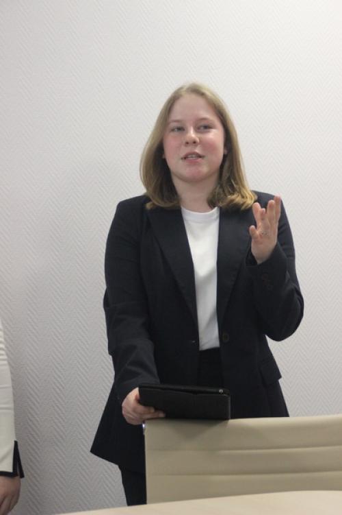 Олимпийцы, принимающие участие в профильной смене Большой Гайд по Профессиижурналист, начинают свои дни с тренировки ума и тела! 05