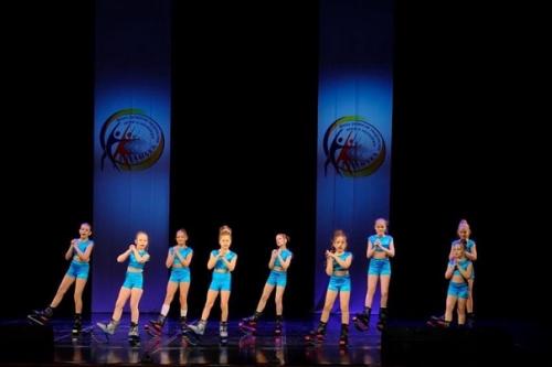 Не все знают, что фитнес Kangoo Jumps полезен не только взрослым, но и детям. 01