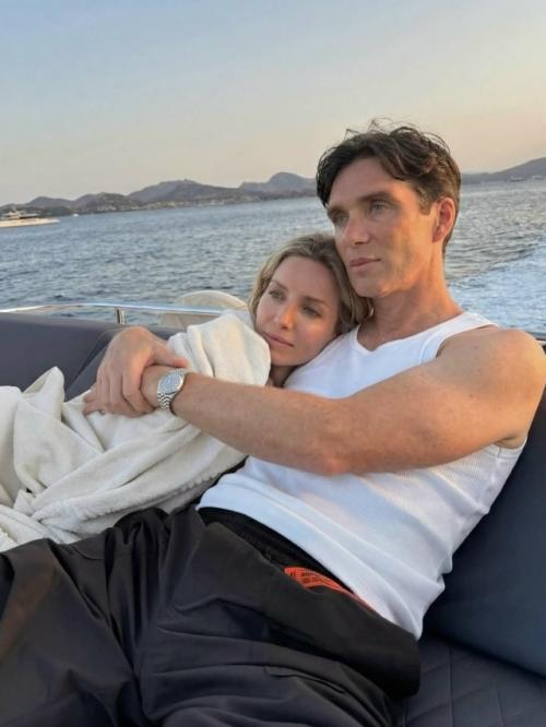 После успеха сериала острые козырьки актрисе аннабелль уоллис начали приписывать роман с Киллиан Мерфи. 01