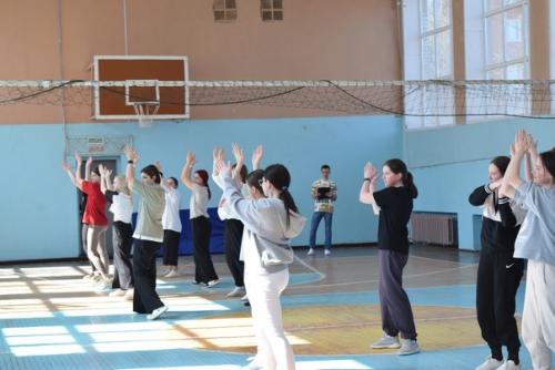 Студенты - первокурсники приняли участие в фитнес - баттле. 05