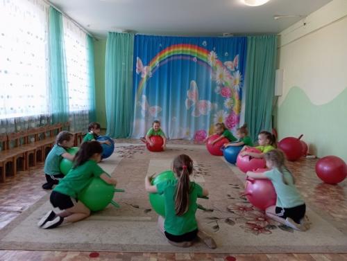 В четверг состоялся отчётный концерт танцевального фитнеса Радужный MIX. 01