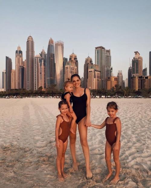 Карина палетских - мама троих дочек и очень красивая девушка. 03