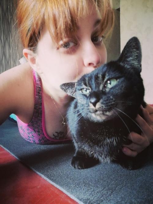 На улице целый день дождина, поэтому решила потренить дома. 01