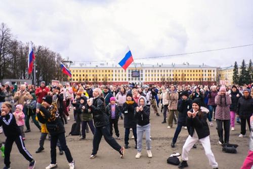 Второй сезон массовых физкультурных мероприятий начался в праздник весны и труда.  