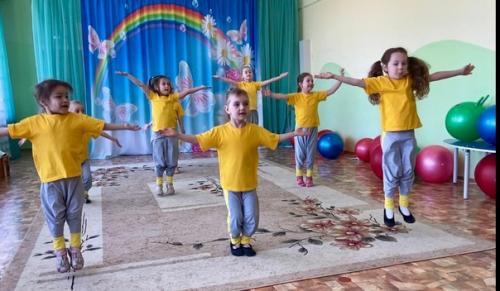 В четверг состоялся отчётный концерт танцевального фитнеса Радужный MIX. 04