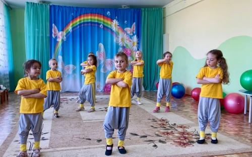 В четверг состоялся отчётный концерт танцевального фитнеса Радужный MIX. 02