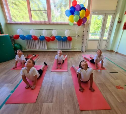 В нашем детском саду продолжается реализация муниципального проекта Первый шаг в Фитнес Класс и каждое занятие по фитнесу проходит с разминки. 03