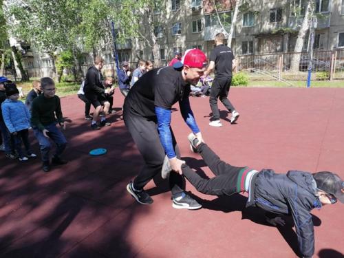 Большой спортивный праздник приготовили для наших ребят сотрудники и директор фитнес-клуба Gravityfit. 03