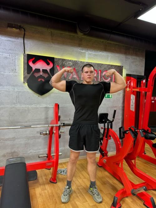 Фитнес клуб, где каждый клиент находит свою мотивацию и достигает результатов благодаря упорному труду. 02