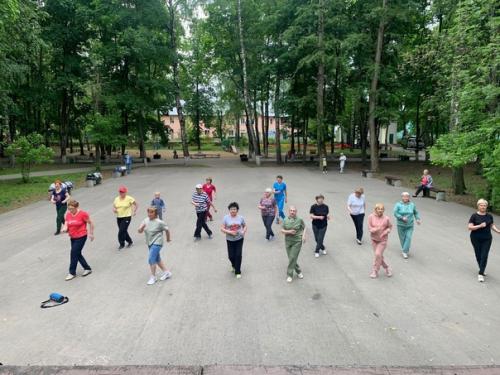 31 мая прошла тренировка в машиностроительном парке Фитнес на Свежем Воздухе по программе тульское долголетие. 02