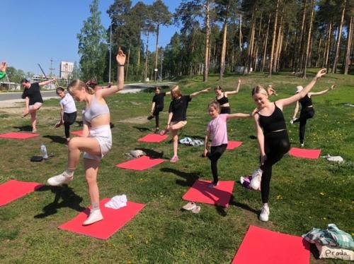 2. 06 и 3. 06 дети отряда в Ритми Танца посетили театр юного зрителя и провели тренировку в парке. 03