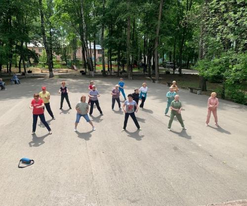 31 мая прошла тренировка в машиностроительном парке Фитнес на Свежем Воздухе по программе тульское долголетие. 04