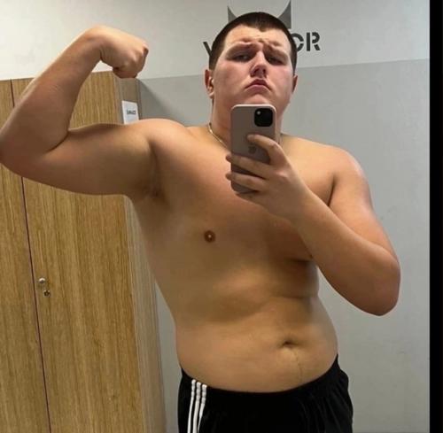 Фитнес клуб, где каждый клиент находит свою мотивацию и достигает результатов благодаря упорному труду. 01