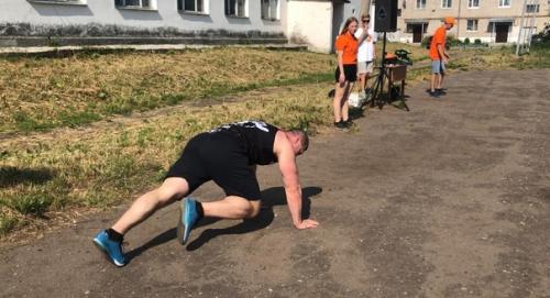 К проекту Зарядка С Чемпионом присоединяются лучшие спортсмены фитнес-клуба физика. 08