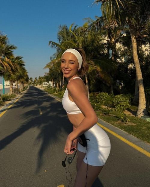 Зато я Натуральная - Мию бойку захейтили за маленькую грудь. 03