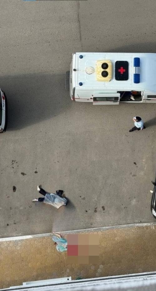 Педофил поймал девочку, затащил на крышу и сбросился вместе с ней. 01