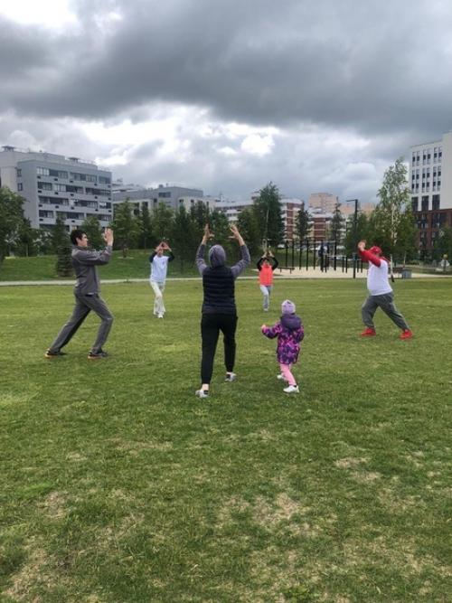 Быть активными, любить жизнь и заботиться о себе - правила жителей солнечного. 04