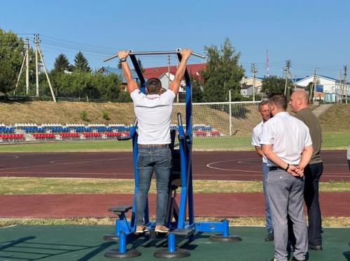 На центральном стадионе в ракитном появилась уникальная спортивно - силовая площадка. 02