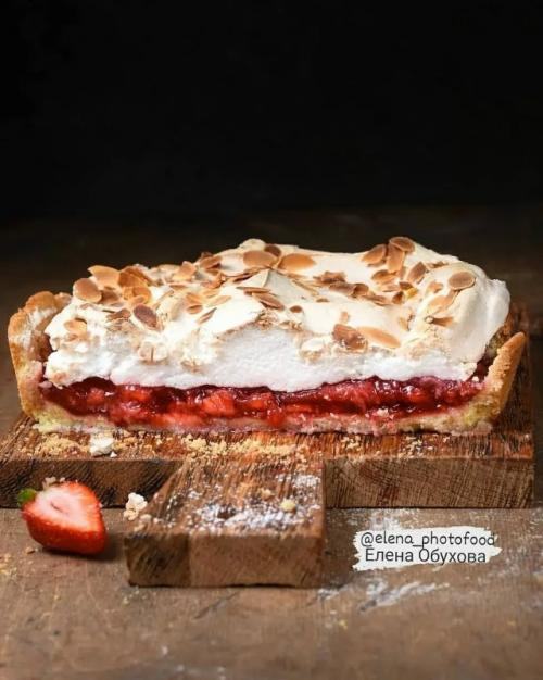 Песочный пирог с сочной клубничной начинкой и меренговой шапочкой! 01 Песочный пирог с сочной клубничной начинкой и меренговой шапочкой! 01