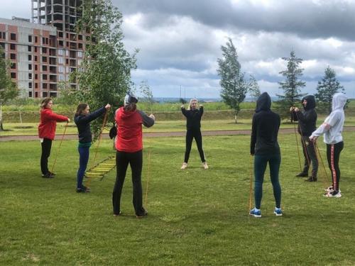 Быть активными, любить жизнь и заботиться о себе - правила жителей солнечного. 02