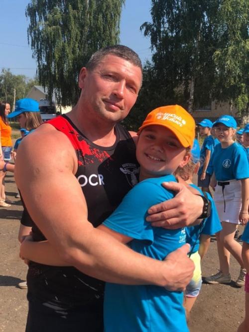 К проекту Зарядка С Чемпионом присоединяются лучшие спортсмены фитнес-клуба физика. 03