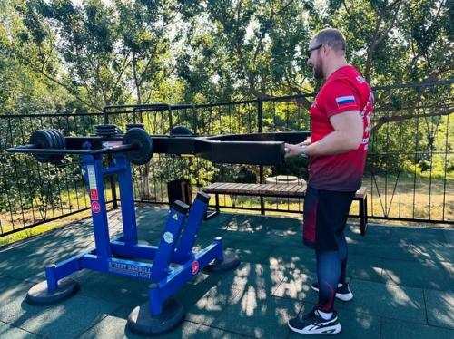 На центральном стадионе в ракитном появилась уникальная спортивно - силовая площадка. 04