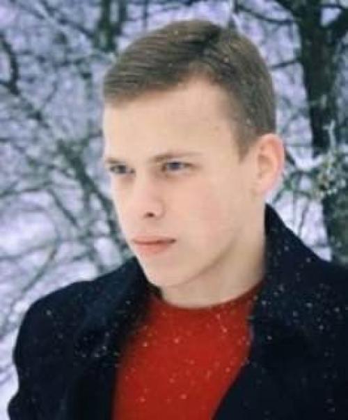 В Воронеже вторые сутки ищут убийцу девушки фитнес - инструктора - ей перерезали горло в подъезде. 01