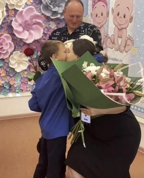 В 37 лет россиянка стала матерью - героиней. 01