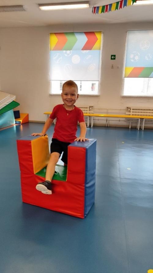 В детском саду продолжается кружок физкультурно - спортивной направленности Фитнес - MIX. 03