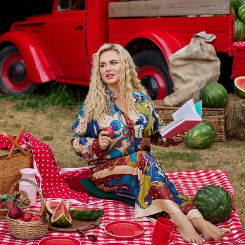 Анна Семенович, 44-летняя экс - участница группы Блестящие, похвасталась новой фигурой после похудения на 5 кг. 03